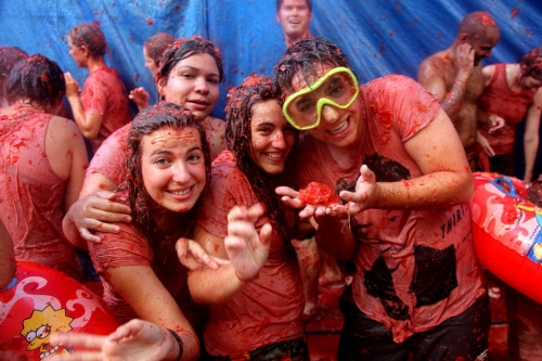 1024px-La_Tomatina_(25.08.2010)_-_Spain,_Buñol_08